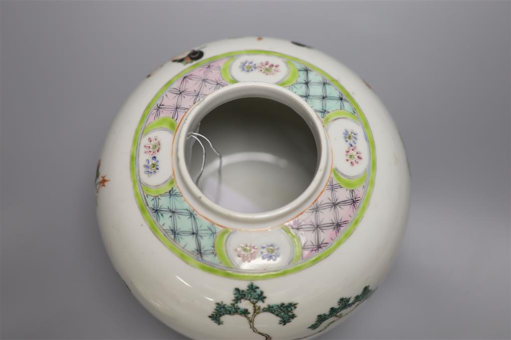 A Chinese famille rose jar and cover, early 20th century, height 19cm